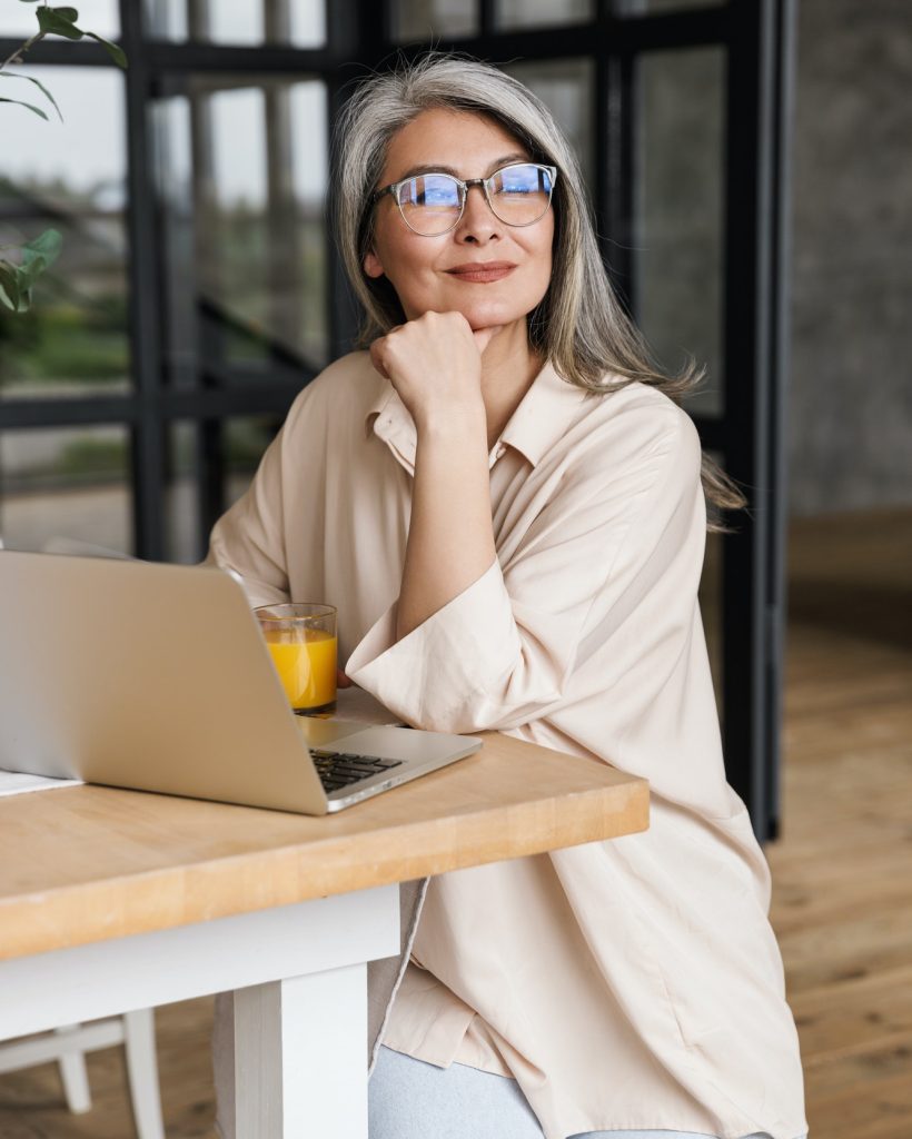 dreaming-concentrated-business-woman-1.jpg