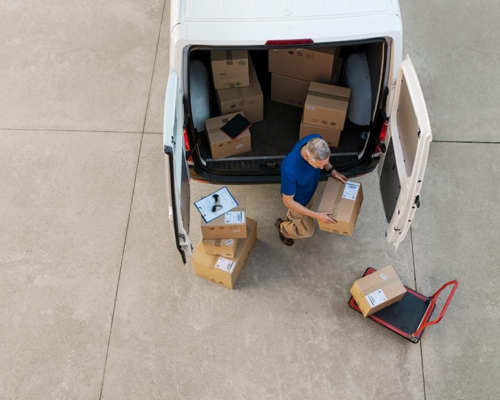 courier-delivering-parcel-1-1536x1025