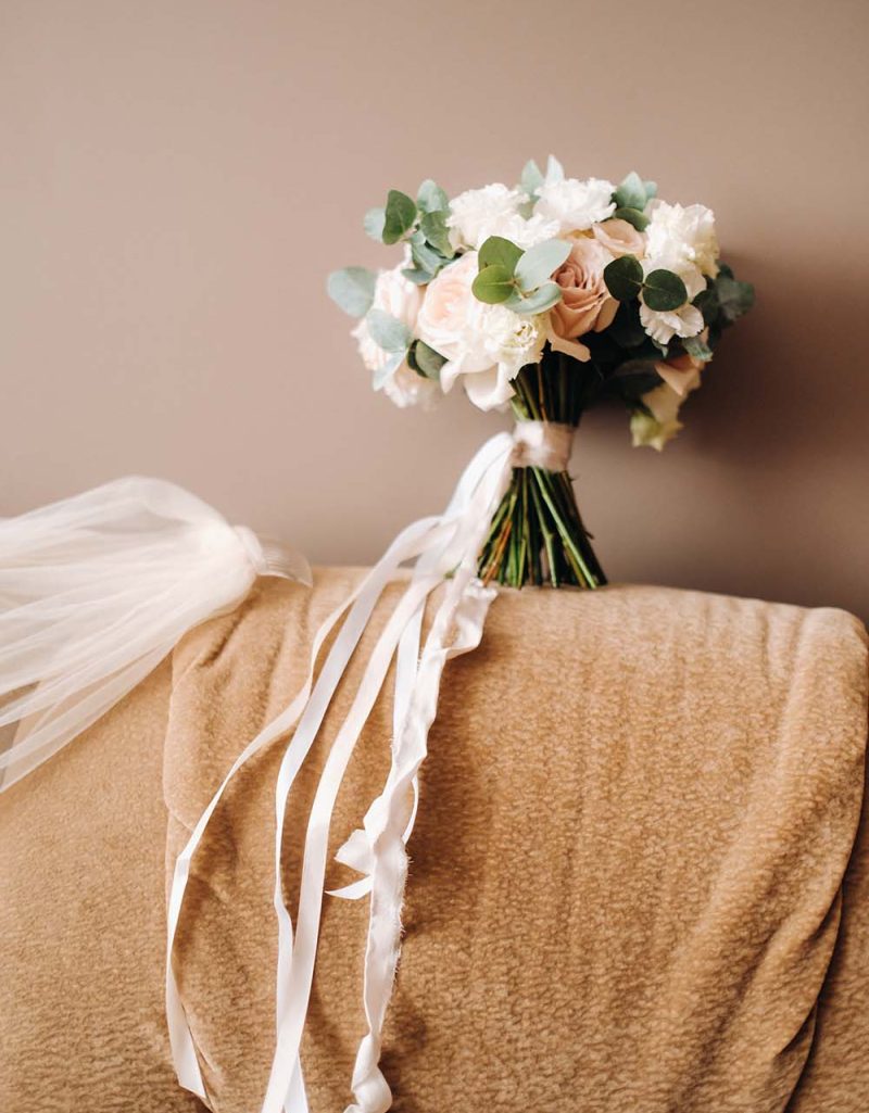 wedding-bouquet-with-roses-on-a-chair-and-boutonni-2MFPZ5K.jpg